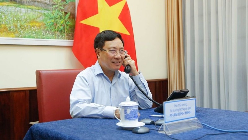 Deputy Prime Minister and Foreign Minister Pham Binh Minh during the phone talks (Photo: Bao Quoc te)