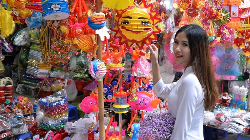 Every Mid-Autumn Festival, Hanoi’s Old Quarter becomes even more bustling and colourful. 