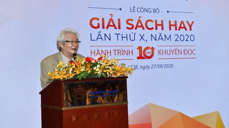 Researcher Bui Van Nam Son speaking at the ceremony.