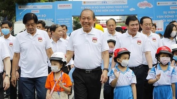 Deputy Prime Minister Truong Hoa Binh (third from left) joins the walk (Photo: VNA)