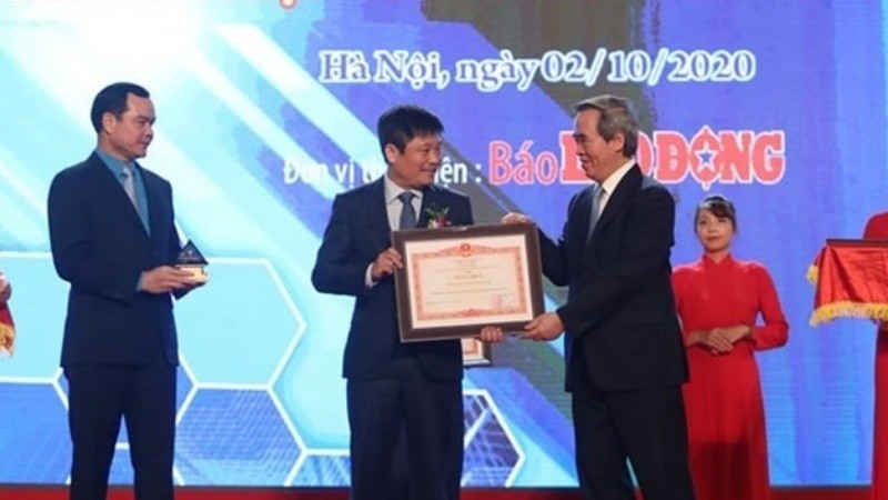 A representative from one of the eight enterprises honoured with the Prime Minister's Certificate of Merit at the ceremony. (Photo: NDO/Phuc Quan) 