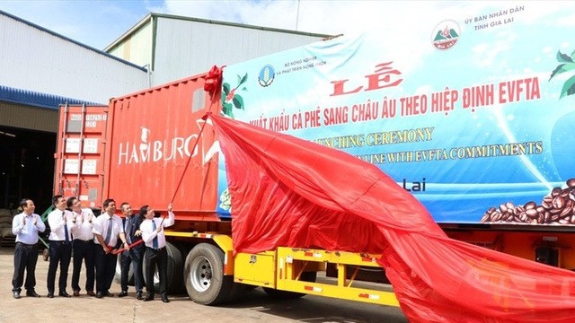 The ceremony to launch Vietnam's first coffee shipment to the EU under the EVFTA. (Photo: VNA)