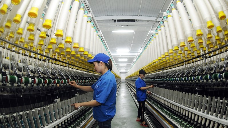 Many Vietnamese garment companies are struggling due to reduced demand from the US and the EU.