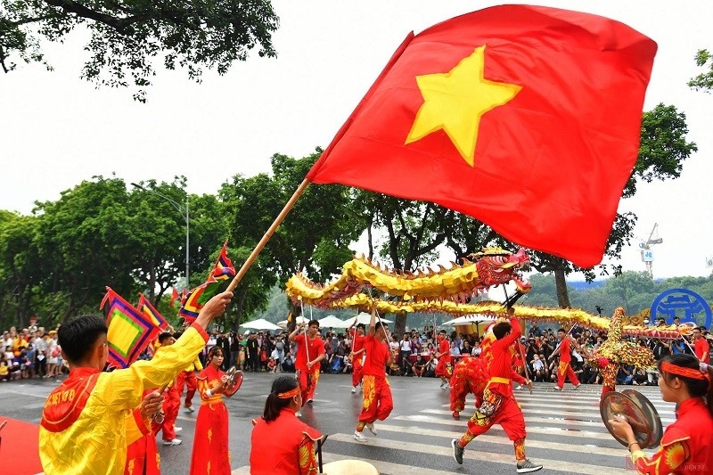 The festival offered an opportunity to introduce the public to the art of dragon dancing – a distinct traditional cultural practice of Hanoi.