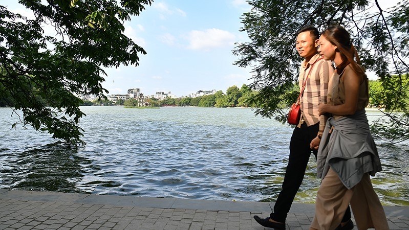 The paths around Hoan Kiem Lake have been renovated to be clearer and more convenient.