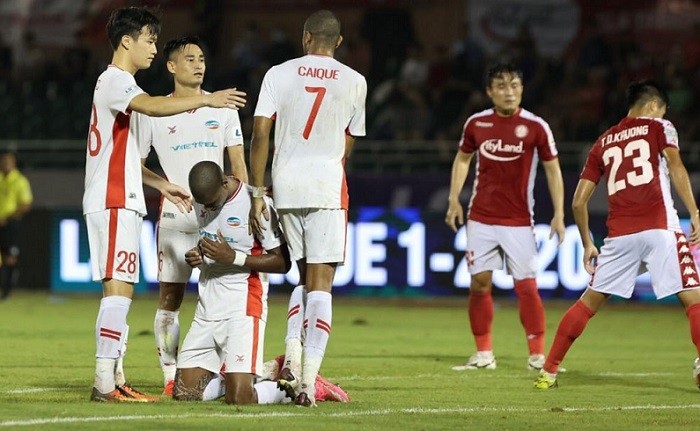Viettel FC players celebrate after Bruno Cantanhede opens the scoring.