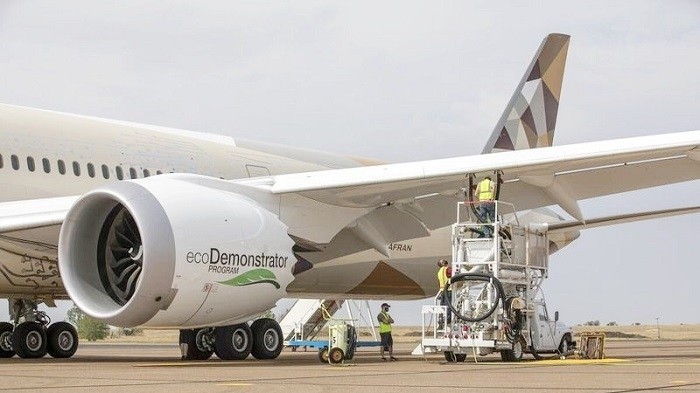 An aircraft with Boeing’s ecoDemonstrator banner on its engine.