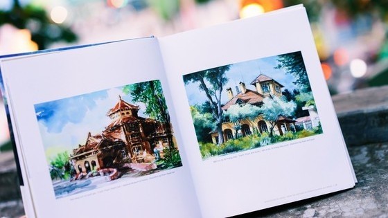 The book introduces viewers to nearly 150 sketches and paintings by members of the Urban Sketchers Hanoi