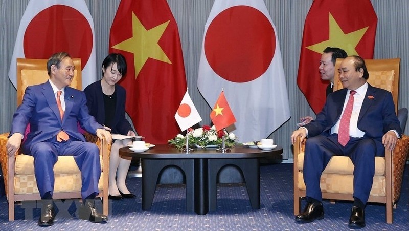 Prime Minister Nguyen Xuan Phuc receives Japanese Prime Minister Suga Yoshihide. (Photo: VNA)