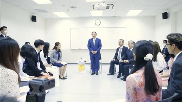 Japanese Prime Minister Suga Yoshihide meets with students of the Vietnam-Japan University (Source: VNA)