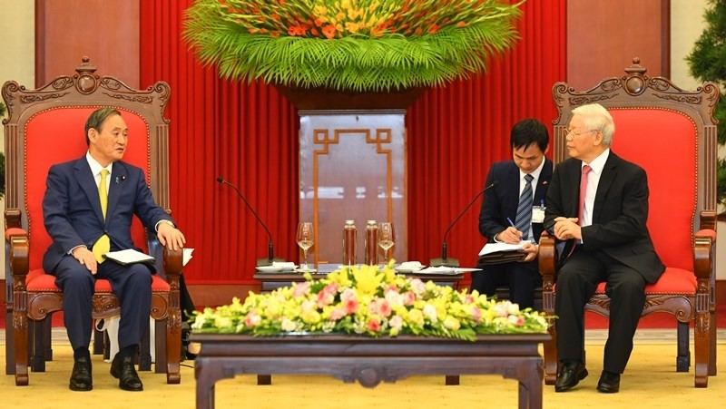 Party General Secretary and State President Nguyen Phu Trong (R) and Japanese Prime Minister Suga Yoshihide. (Photo: NDO/Duy Linh)