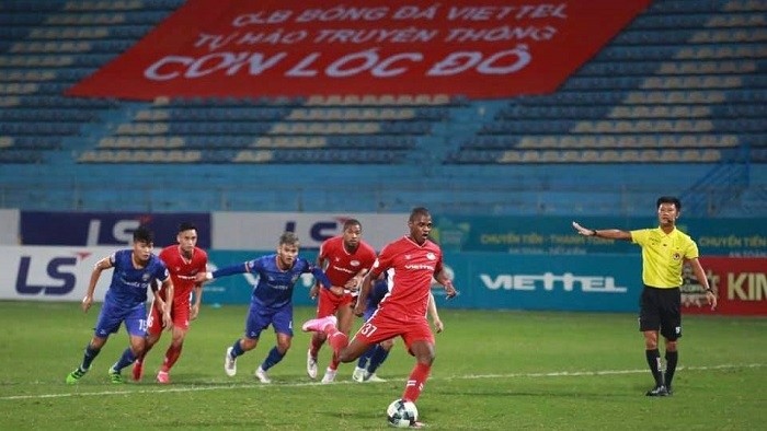 Bruno's only goal from the spot helps Viettel consolidate their top spot in the V.League 2020 table. (Photo: Viettel FC)