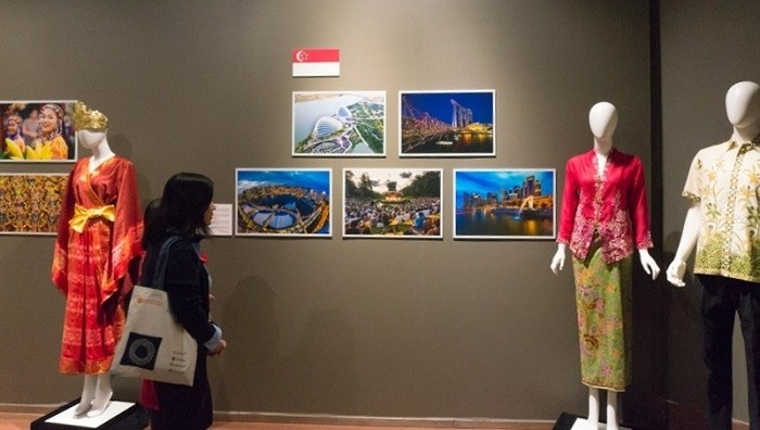 The exhibition displays some of the traditional costume culture treasures of 10 ASEAN member countries.