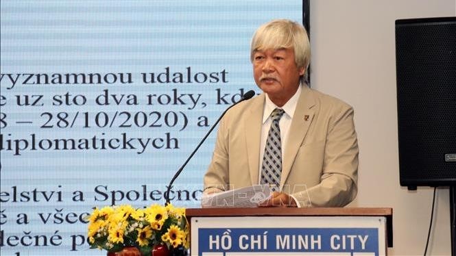 HUFO President Nguyen Muoi speaking at the meeting (Photo: VNA)