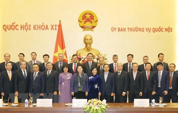 NA Chairwoman Nguyen Thi Kim Ngan (sixth from left, first row) meets Ambassadors, heads of representative offices abroad (Photo: VNA)