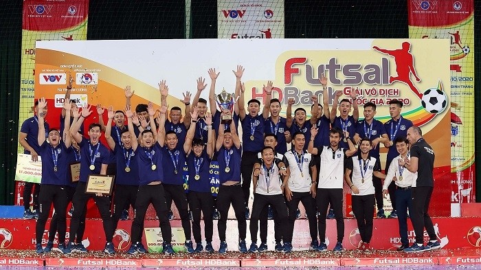 Thai Son Nam win their 10th championship title in history with a record of 18 unbeaten matches in the 2020 season. (Photo: VNA)