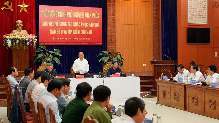 Prime Minister Nguyen Xuan Phuc has urged the authorities in central provinces to make maximum efforts to support residents hit by the recent storms and floods. (Photo: VGP)