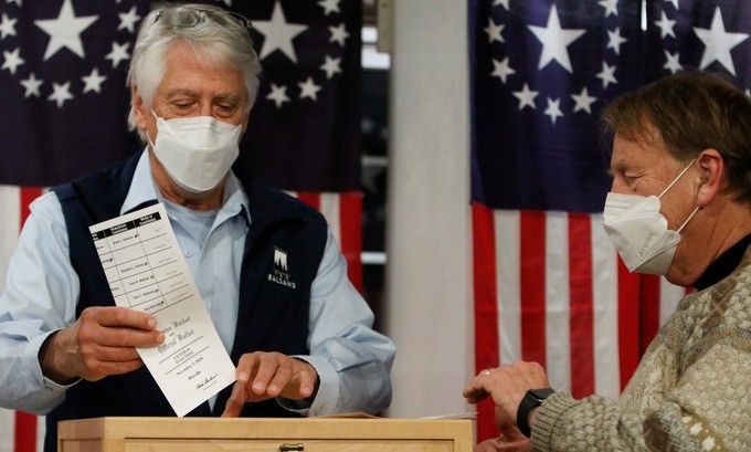 US voters in Dixville Notch cast their ballots on the morning of November 3. (Photo: Reuters)