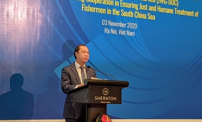Deputy Foreign Minister Nguyen Quoc Dung speaks at the workshop. (Photo: dangcongsan.vn)