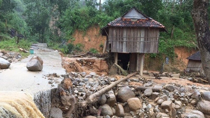 Landslides cause severe damage to a residential area in Quang Ngai Province.