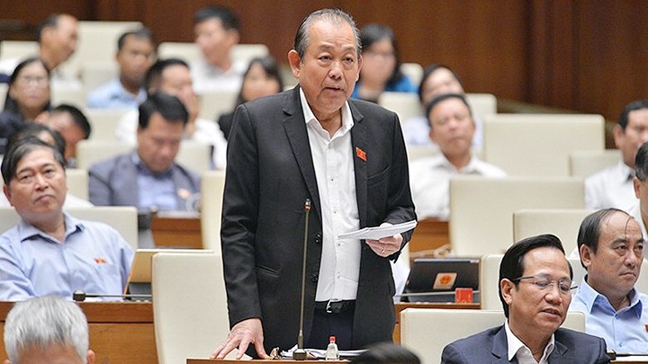 Permanent Deputy Prime Minister Truong Hoa Binh answers questions of NA deputies.
