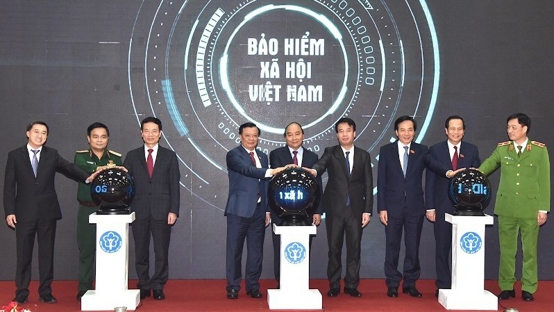 Prime Minister Nguyen Xuan Phuc attends the ceremony to launch the VssID mobile app.