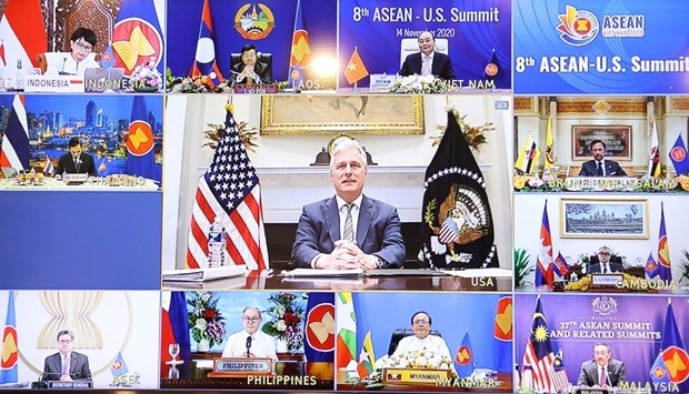US National Security Advisor Robert O'Brien (centre) and ASEAN leaders at the online 8th ASEAN-US Summit on November 14 (Photo: VNA)