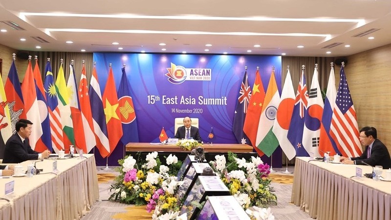 Prime Minister Nguyen Xuan Phuc, Chairman of ASEAN 2020, attends the 15th East Asia Summit (Photo: VNA)