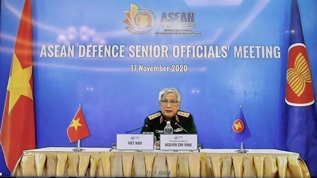 Deputy Defence Minister and head of ADSOM Vietnam, Sen. Lieut. Gen. Nguyen Chi Vinh chairs the meeting (Photo: VNA)