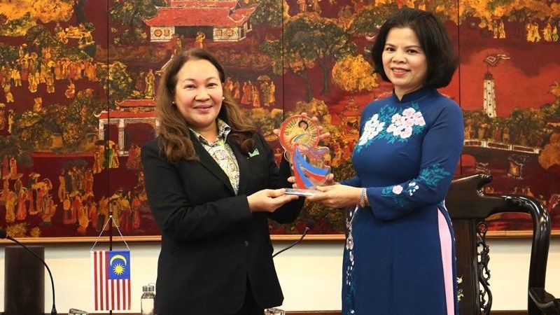 At the meeting between Malaysian Ambassador to Vietnam Dato’ Shariffah Norhana Syed Mustaffa and Chairwoman of the Bac Ninh province People’s Committee Nguyen Huong Giang.