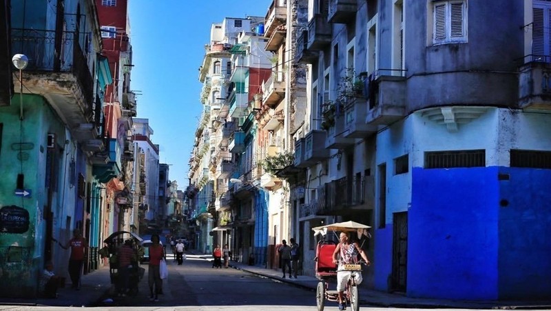 Havana street by Nguyen Viet Thanh