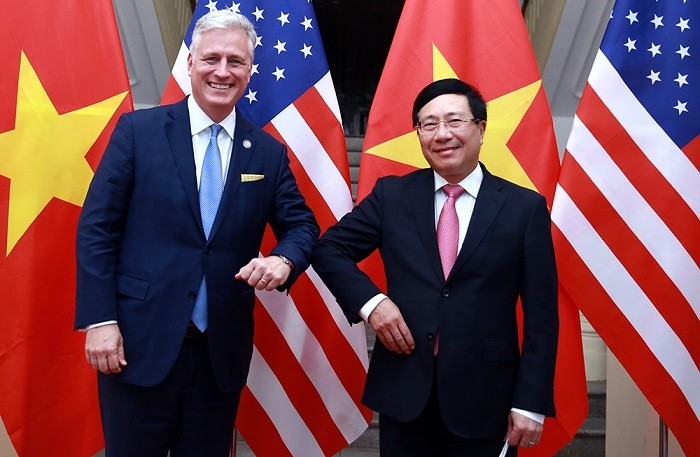 Deputy Prime Minister and Foreign Minister Pham Binh Minh (R) and US National Security Advisor Robert O’Brien. (Photo: VGP)