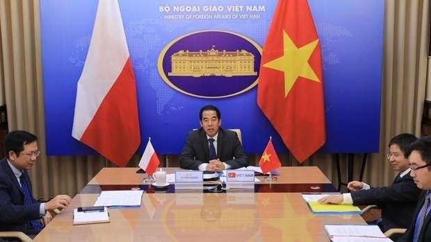 Vietnamese Deputy Foreign Minister To Anh Dung at the meeting (Photo: VNA)