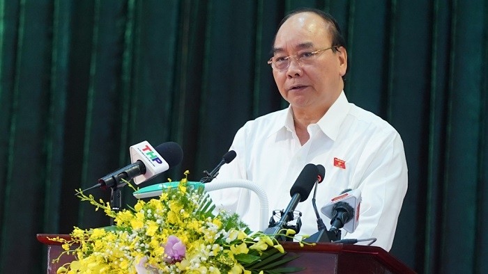 Prime Minister Nguyen Xuan Phuc speaks at the meeting with voters in An Lao District, Hai Phong City. (Photo: VGP)