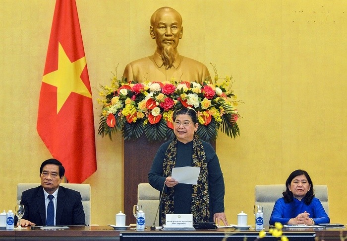 Permanent Vice Chairwoman of the National Assembly Tong Thi Phong speaks at the meeting.