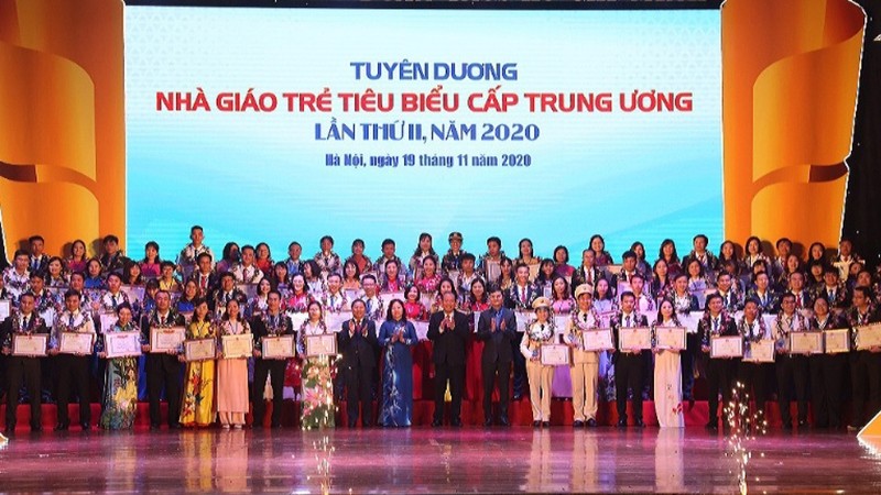 99 young teachers from across the country were honoured at a ceremony held by the Ho Chi Minh Communist Youth Union Central Committee in Hanoi on November 19.