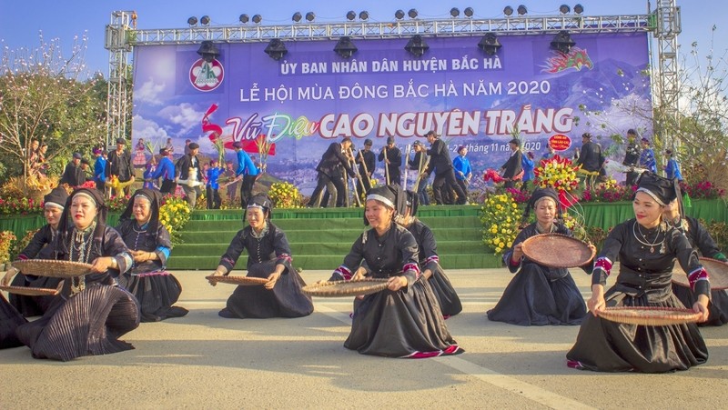 A traditional dance of the Nung ethnic group at the opening ceremony (Photo: VOV)