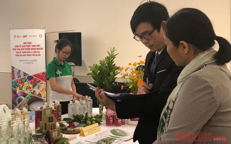 Business introduces products at OCOP 2019.