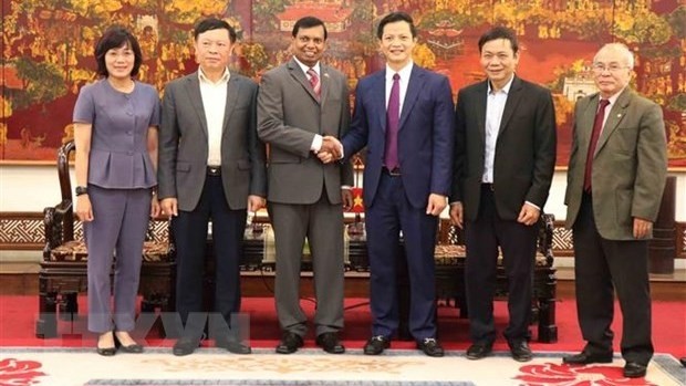 Vice Chairman of Bac Ninh provincial People’s Committee Vuong Quoc Tuan and the delegation from the Embassy of Sri Lanka in Vietnam. (Photo: VNA)