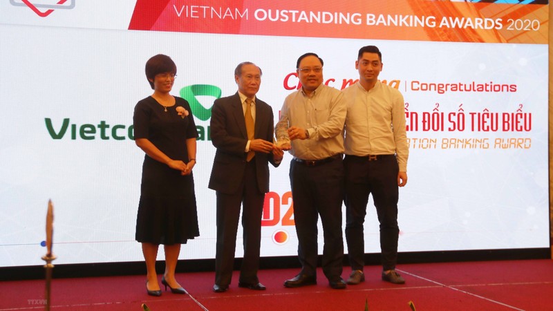 The awards ceremony for outstanding banks (Photo: VNA)
