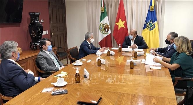 General view of the meeting between Vietnamese Ambassador to Mexico Nguyen Hoai Duong and Jalisco Governor Enrique Alfaro Ramírez. (Photo: VNA)