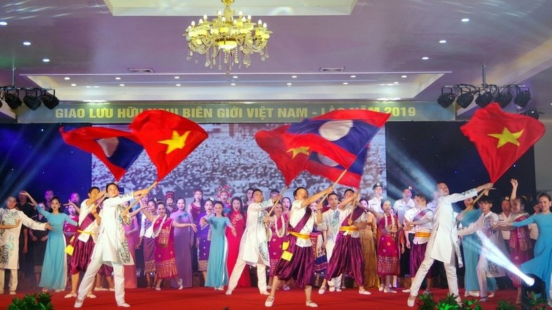 A performance at the Vietnam - Laos border friendship exchange event in Quang Tri Province in 2019 (Photo: VOV)