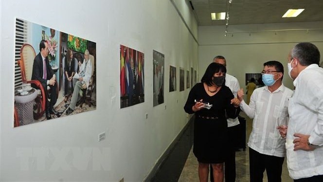 Visitors at the exhibition. (Photo: VNA)