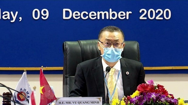 Vietnamese Ambassador to Cambodia Vu Quang Minh chairs the meeting. (Photo: VNA)