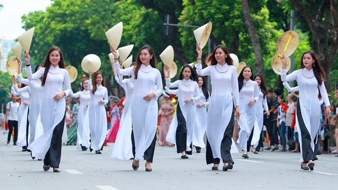Ao dai performance is part of the festival. (Illustrative image)