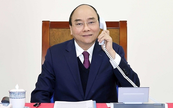 Prime Minister Nguyen Xuan Phuc speaking on the phone with US President Donald Trump. (Photo: VNA)