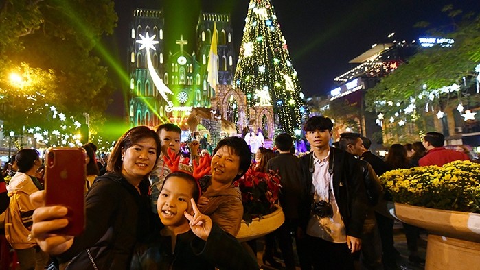 In Vietnam, Christmas has become a festival for all people.