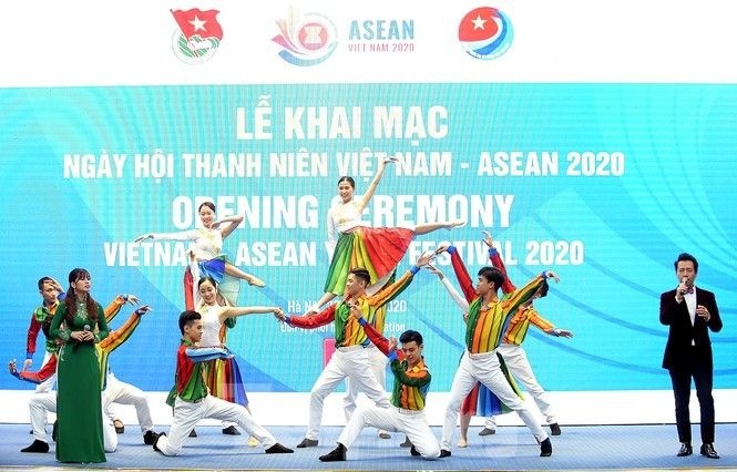 A performance at the opening ceremony. (Photo: baoquocte.vn)