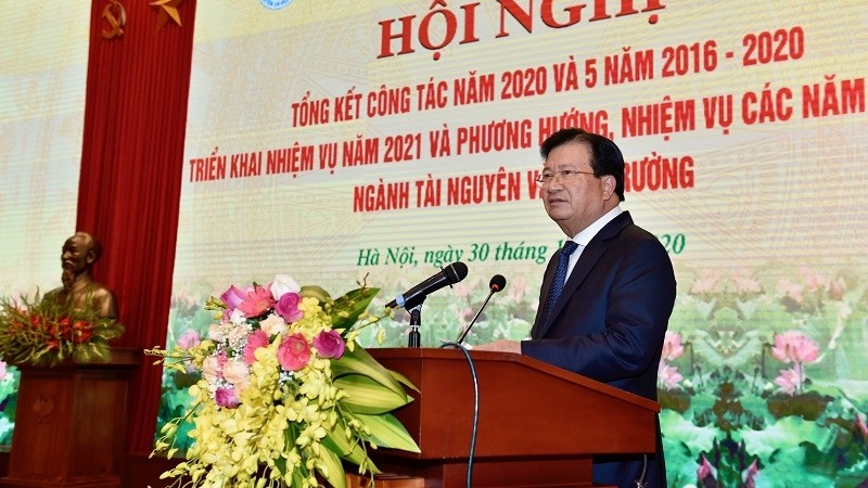 Deputy PM Trinh Dinh Dung at the conference (Photo: VGP)