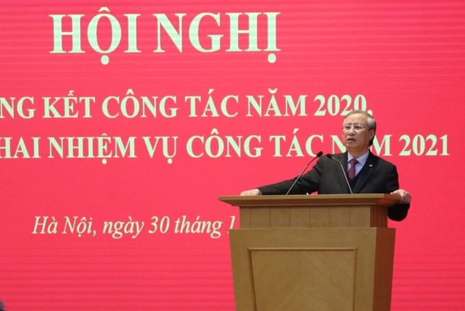 Politburo member and permanent member of the Party Central Committee's Secretariat Tran Quoc Vuong speaks at the conference.